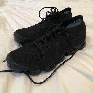 Triple Black Vapormax Nike